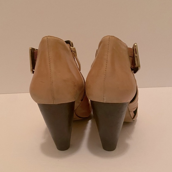 Peep toe Vince Camuto booties. Camel colour. - Picture 2 of 5